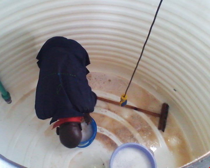 water tank cleaning