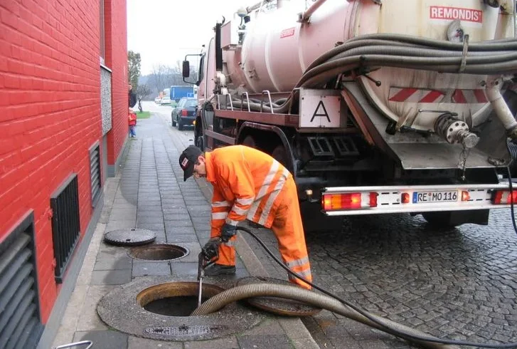 فني تسليك مجاري في الكويت